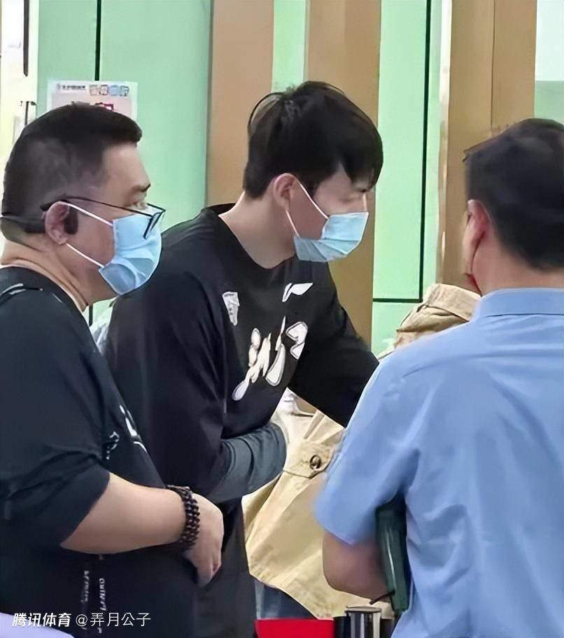 巴萨官方宣布，巴萨全队在美国达拉斯踢完友谊赛之后，已经落地返回了巴塞罗那。